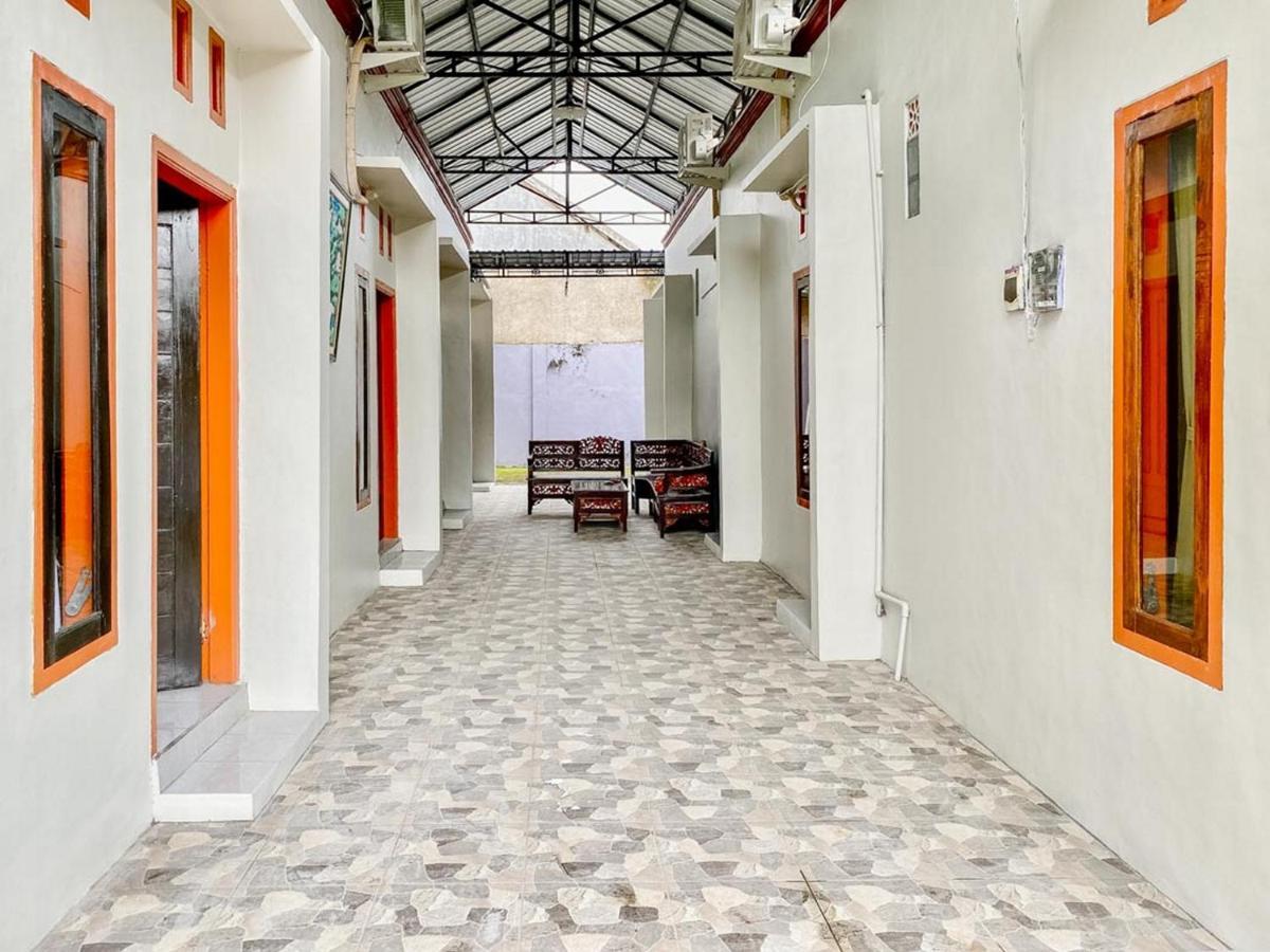 Griya Asri Syariah Mitra Reddoorz Hotel Rogojampi Luaran gambar