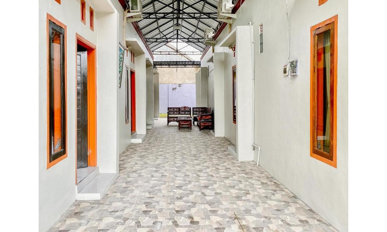 Griya Asri Syariah Mitra Reddoorz Hotel Rogojampi Luaran gambar